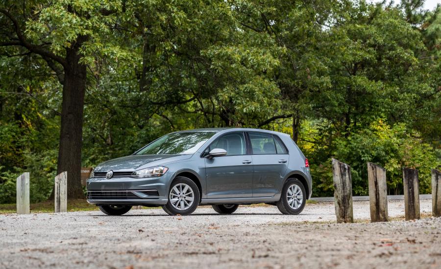  Volkswagen Golf TSI 5-Door (Typ 5G) 2017 года  (NA) (фото 29 из 47)